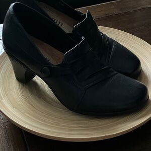 Chic Black Heeled Shoes for Women